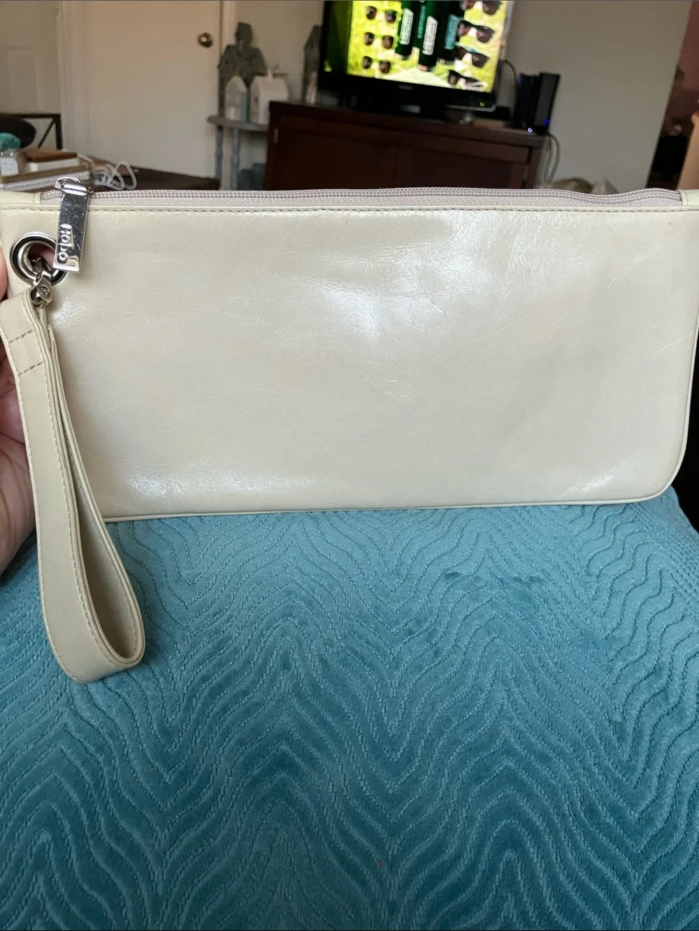 HOBO Cream Leather Wristlet Clutch - Picture 3 of 11
